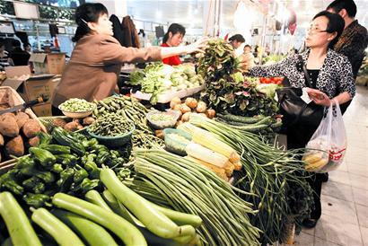 全国蔬菜价格创十年新高，菜篮子咋就变沉了？