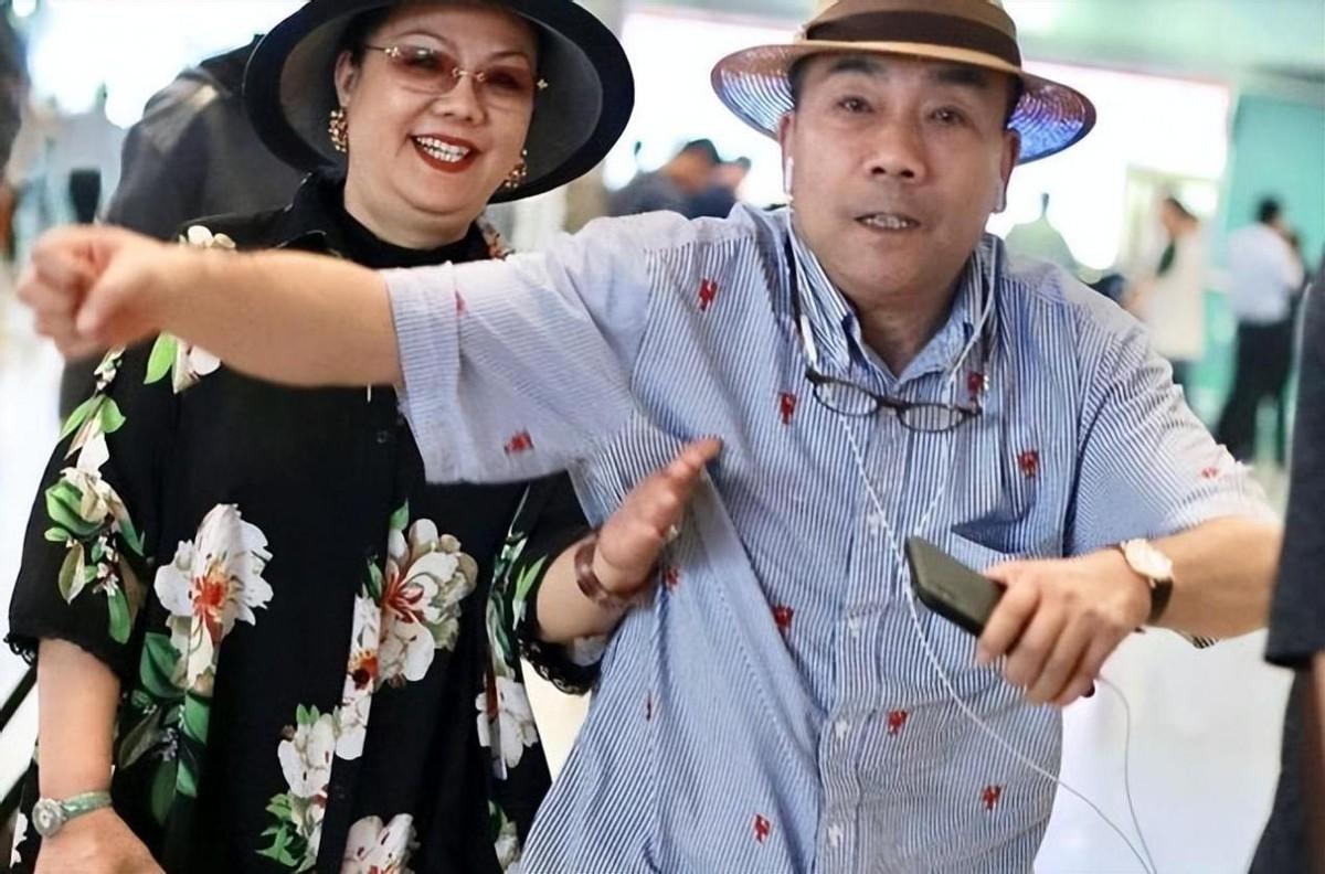 杨议妻子孟真回应婚姻现状，家家有本难念的经，但日子总得往好了过